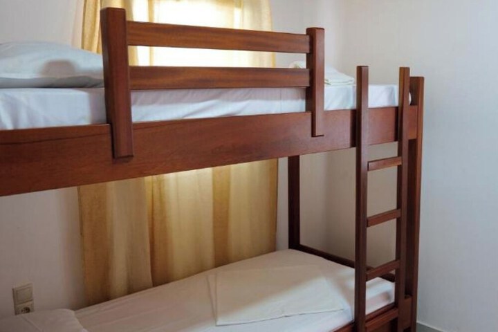 Room 12 of 32