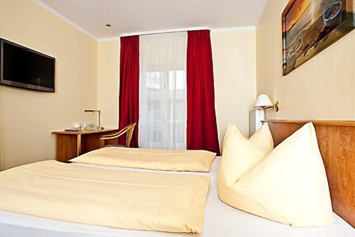 Room 20 of 142