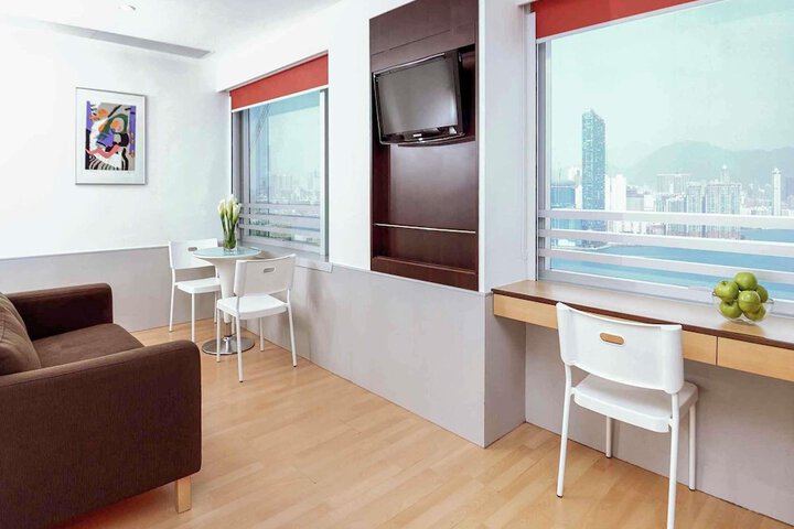 Room 32 of 90