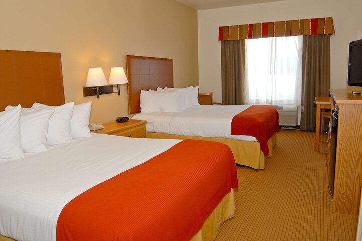 1 Queen Accessible Comms Assist Roll in Shower Microwave, Refrigerator WiFi Full Breakfast (6 of 7)