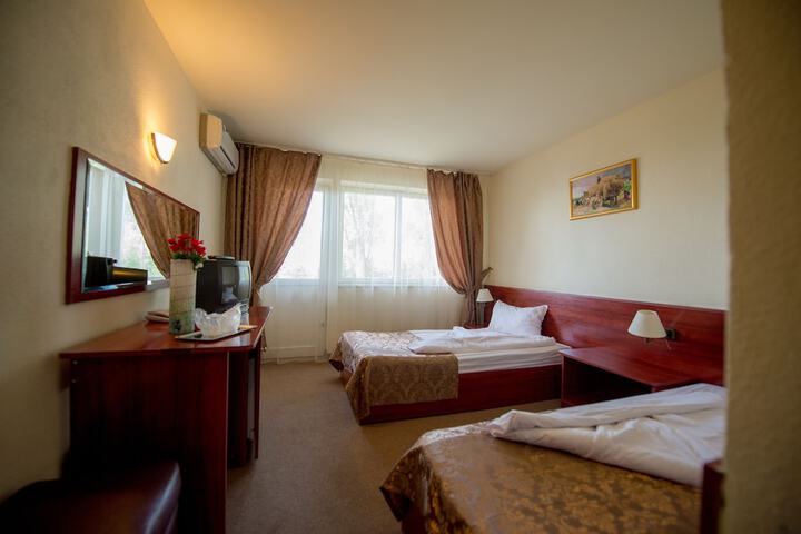 Room 8 of 32