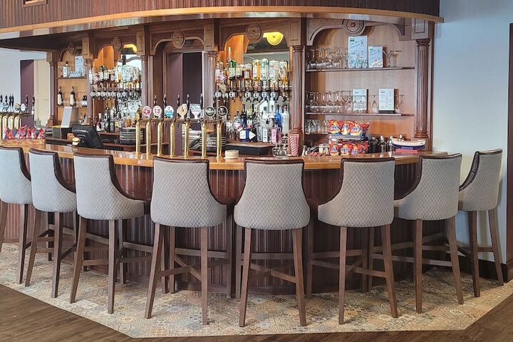 Lounge 99 of 165