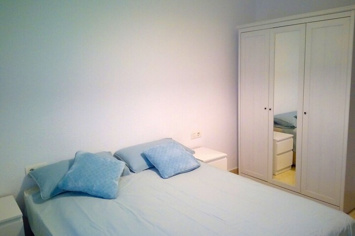 Room 8 of 33