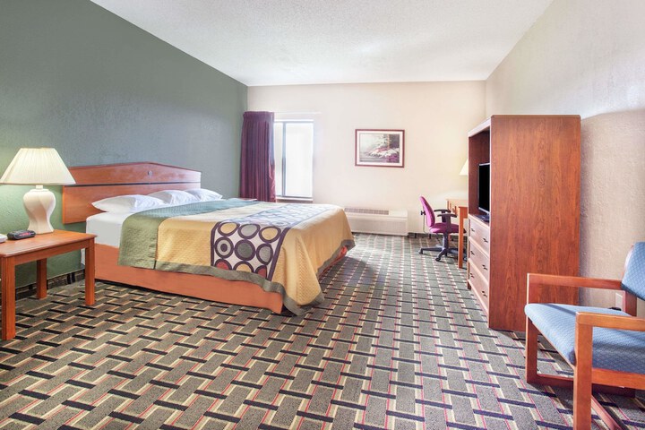 Room 8 of 14