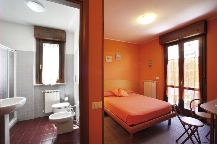 Room 6 of 34