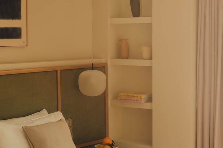 Room 3 of 74