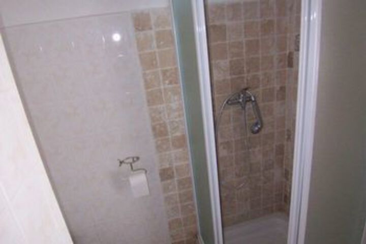 Room 4 of 8