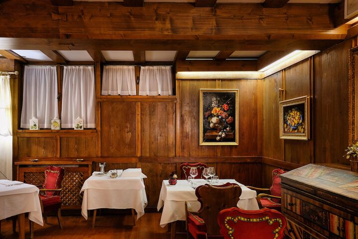 Dining 43 of 49
