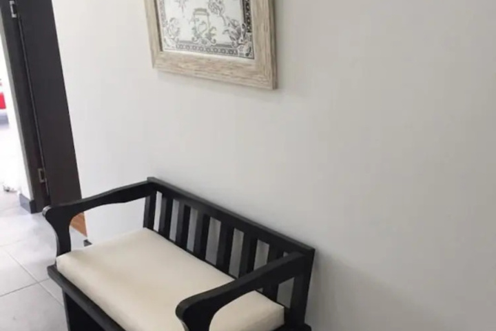 Room 8 of 12