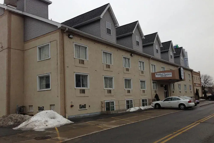 Exterior of Super 8
