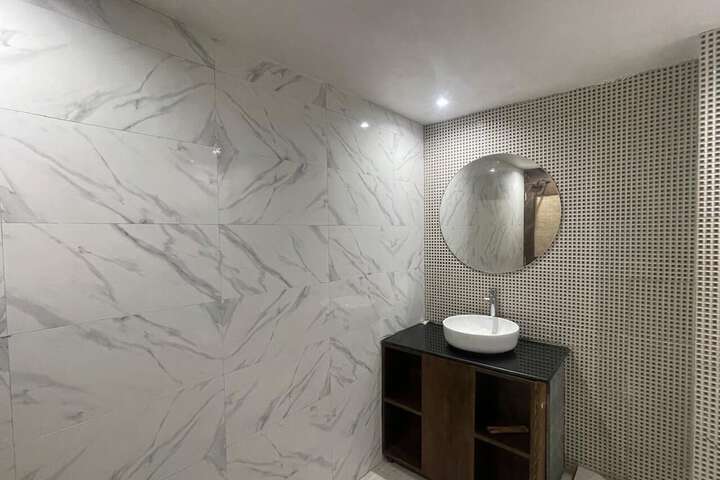 Room 10 of 11