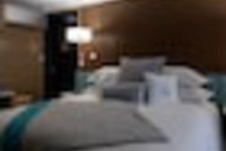 Room 23 of 216
