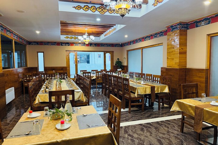Dining 9 of 16