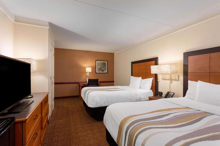 Double Accessible King Size Bed (2 of 5)