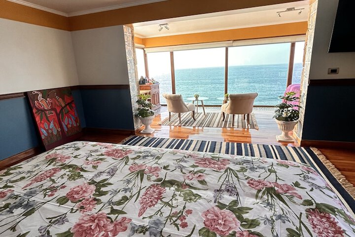 Room 16 of 180