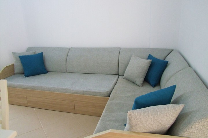 Room 2 of 32