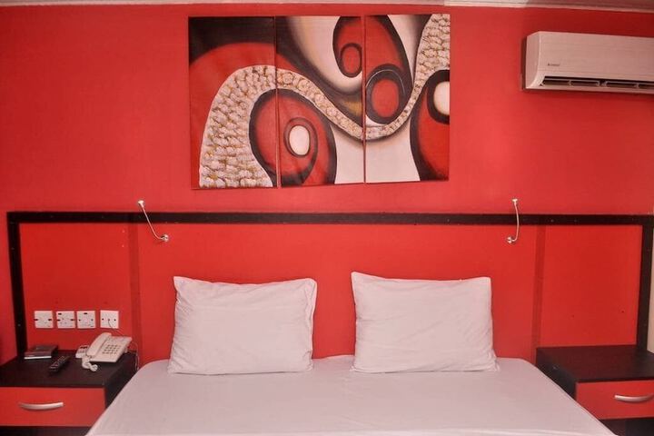 Room 6 of 22