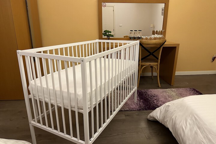 Room 9 of 32