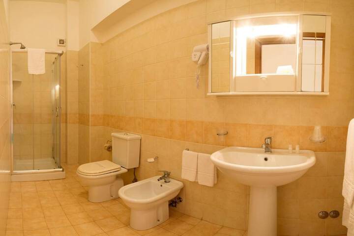 Room 15 of 49