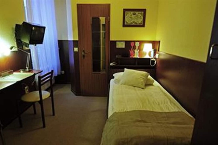 Room 10 of 41