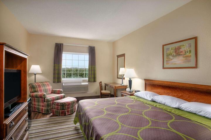 2 Double Beds (1 of 6)