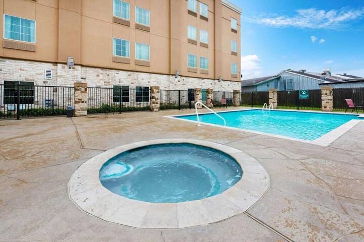 Hotel Pool