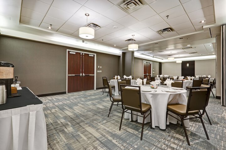 Ballroom/Hall 31 of 41