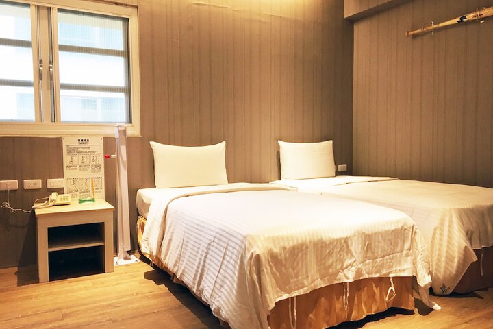 Room 33 of 59