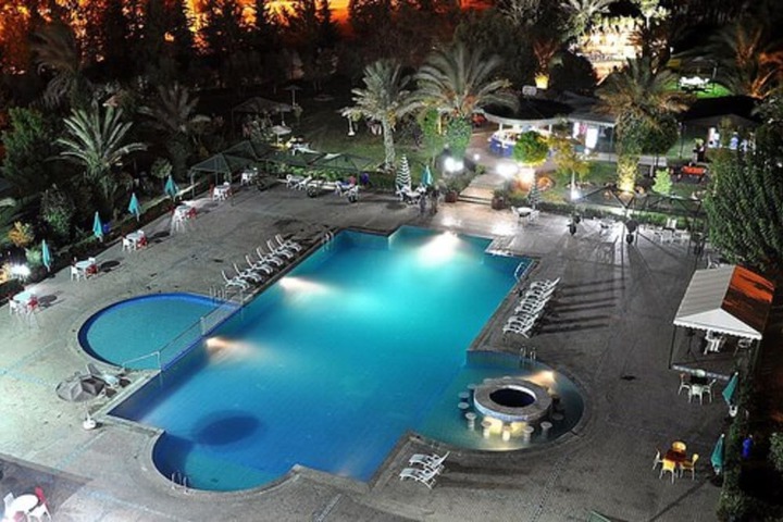 Pool Hotel