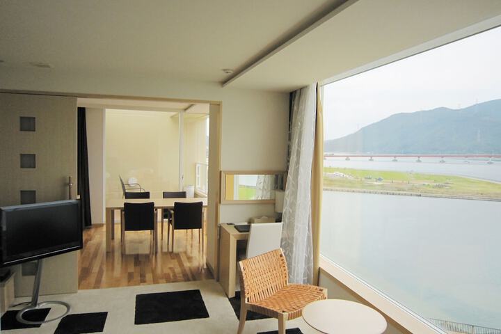 Room 2 of 16
