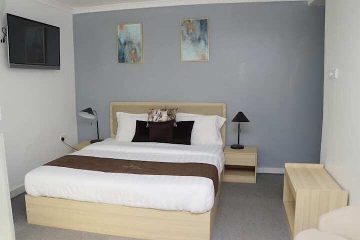 Room 5 of 70