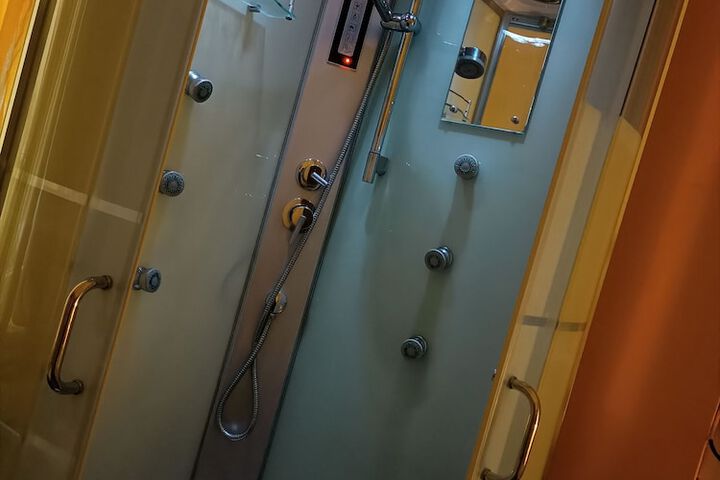 Room 65 of 80