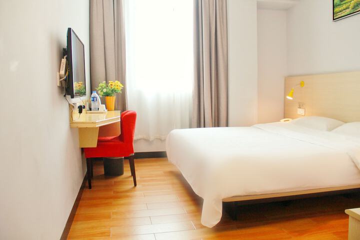 Room 9 of 29