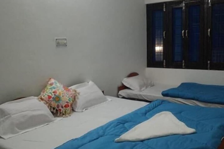 Room 2 of 10