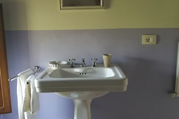Room 12 of 36