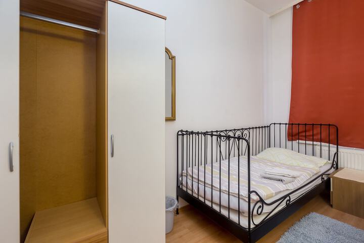 Room 15 of 29