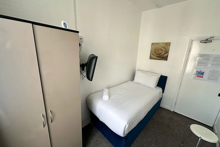 Room 11 of 23