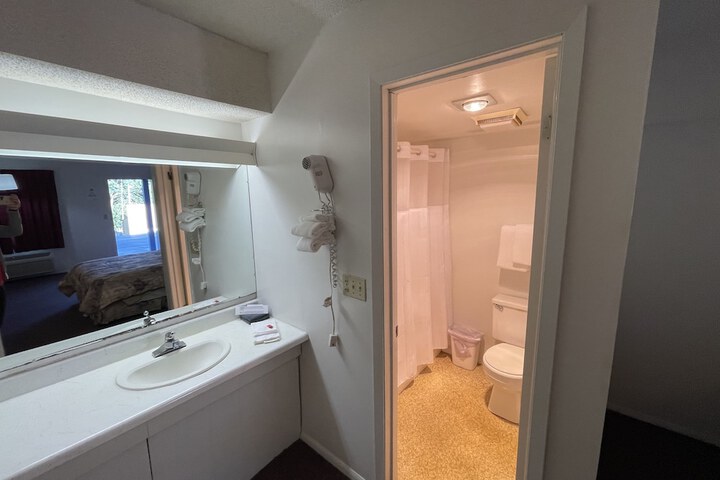 Room 53 of 69