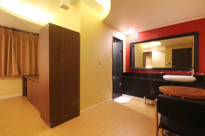Room 44 of 127