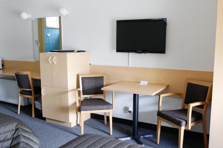 Room 9 of 28