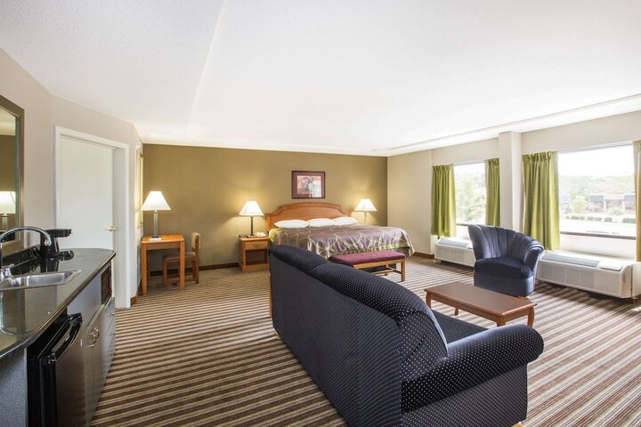 1 King Bed (3 of 8)