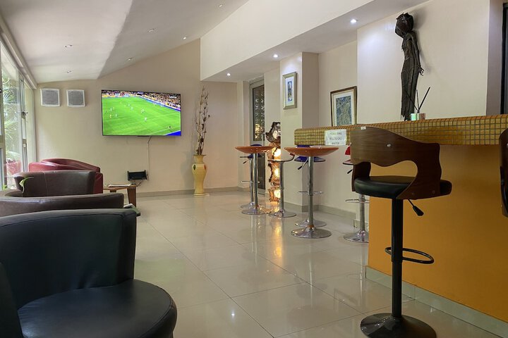 Lounge 80 of 110