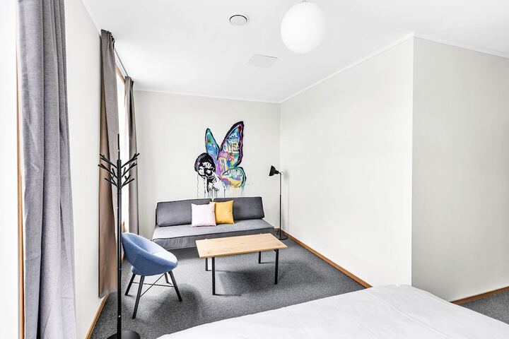 Room 7 of 18