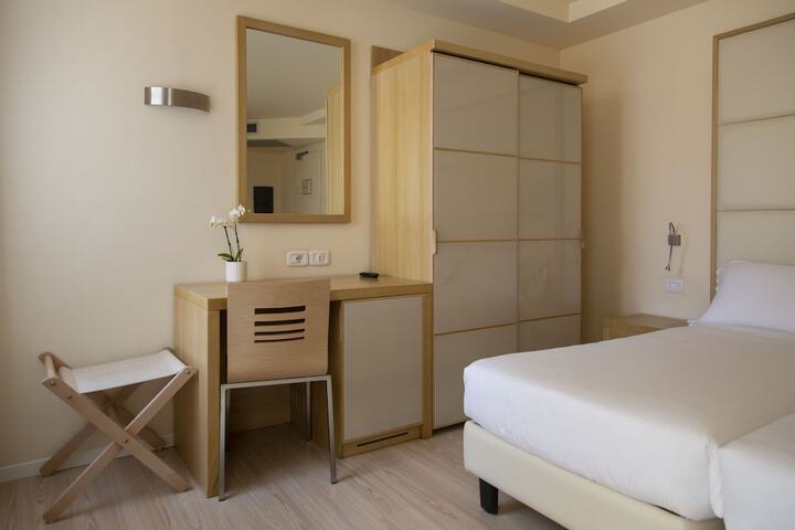 Room 14 of 49