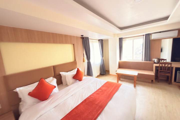 Room 9 of 39