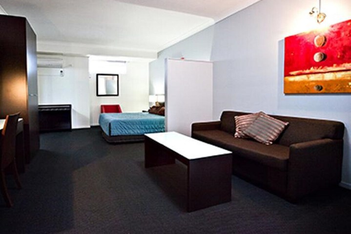 Room 6 of 17