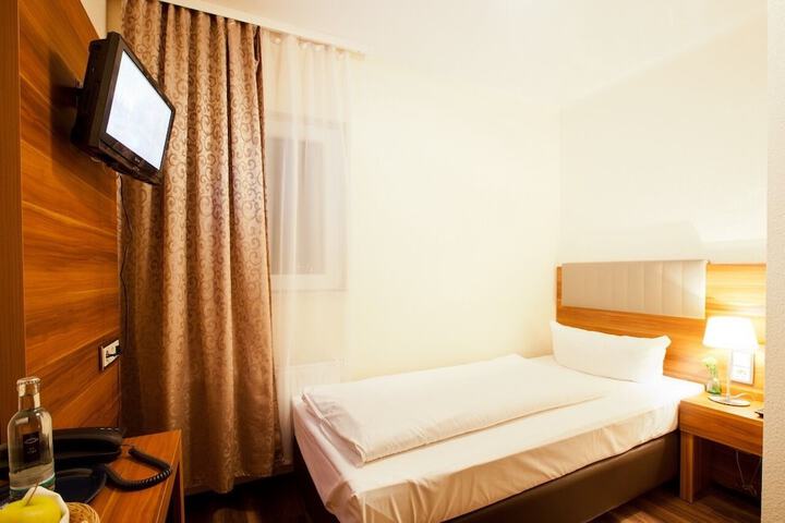 Room 7 of 50