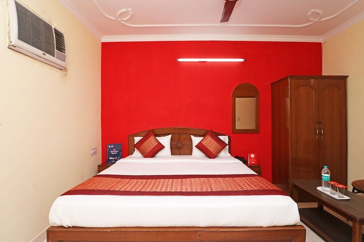 Room 11 of 34