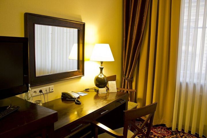 Room 32 of 60