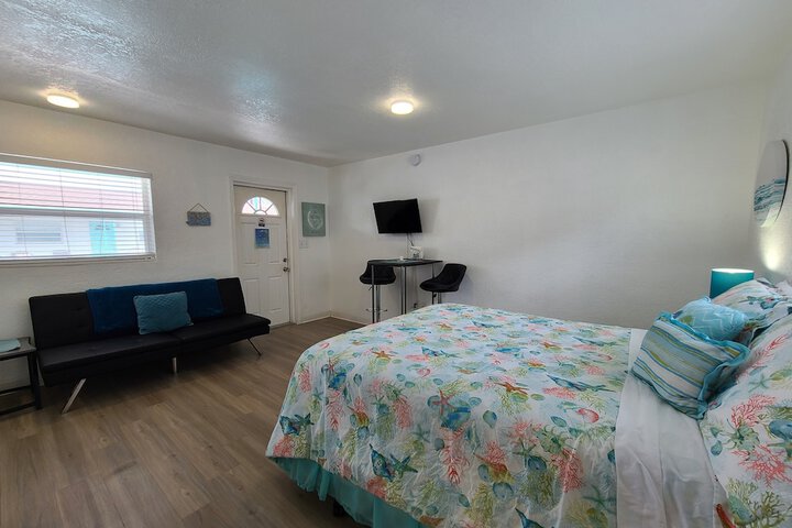 Room 4 of 166